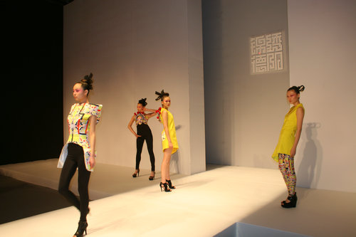 �Ĵ����\�C��ꖡ����౱�� ���b��(chu��ng)�����r����