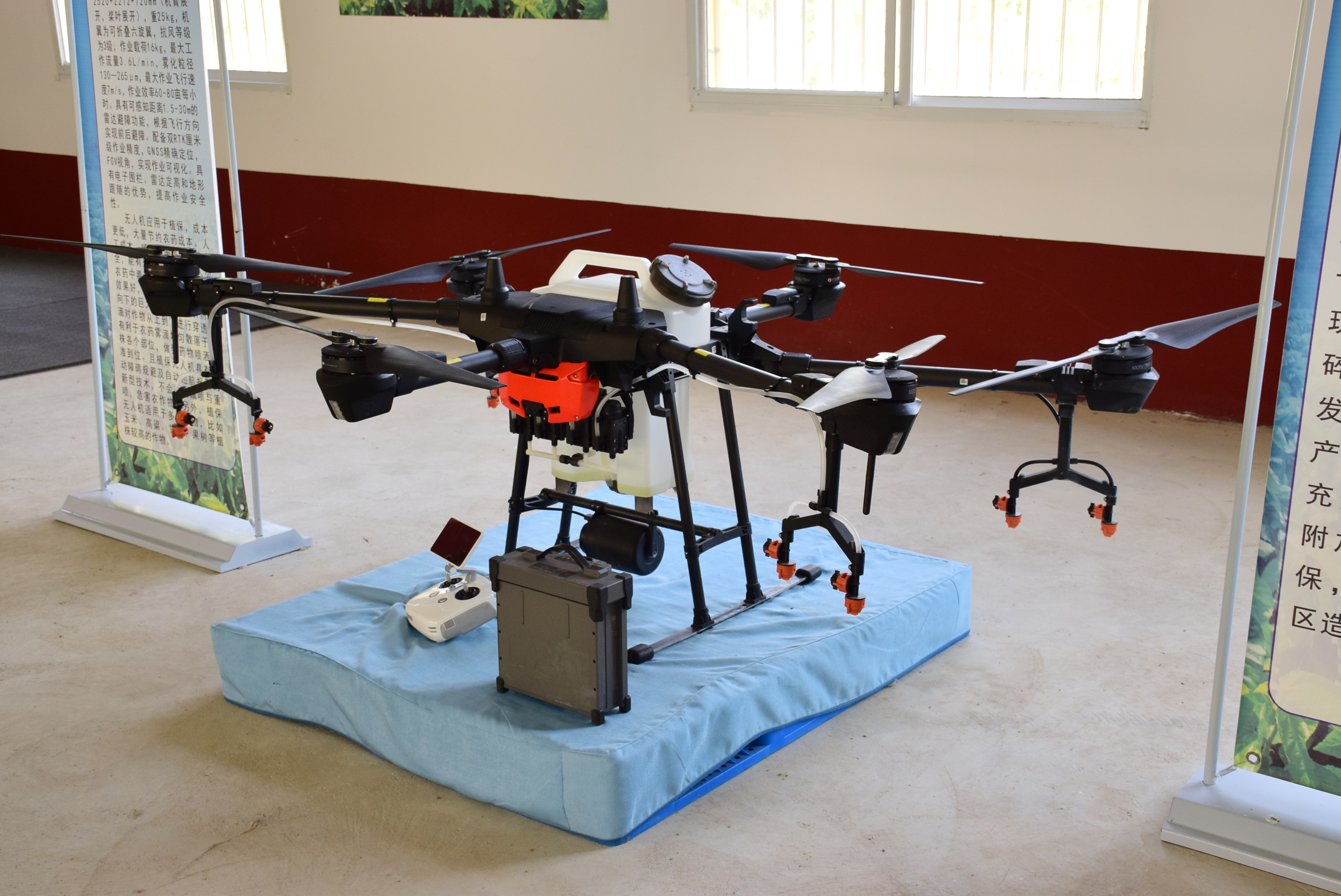 寧南縣使用的植保無(wú)人機(jī).JPG