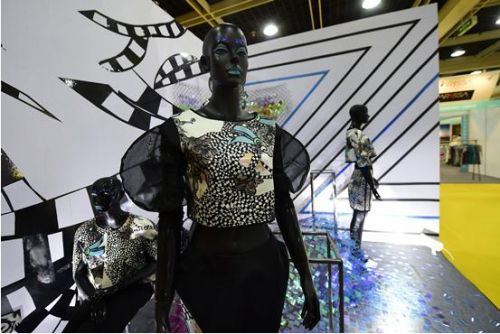 ͬ�r(sh��)�����Ԅ�(d��ng)���ęC(j��)е�O(sh��)����Ҳ����������b�S���˲�����������(ch��ng)����ֱ�Ӱ�܇�g�ᵽ��չ�^��׌�^�������ǻ۹��I(y��)�µ�Ů�b���a(ch��n)��ˮ�����w�(y��n)ǰ�����ܿƼ��ɹ���